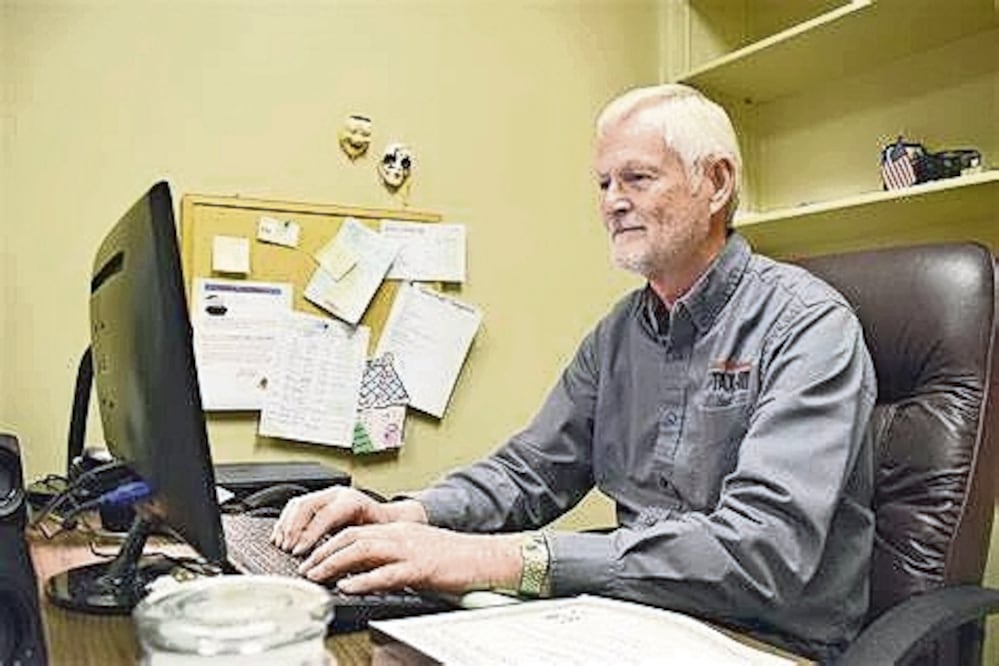 En 2025, el FBI recibió más de 201 mil denuncias de personas mayores de 60 años y calculó pérdidas superiores a 7 mil 700 millones de dólares. Foto: CORTESÍA AARP