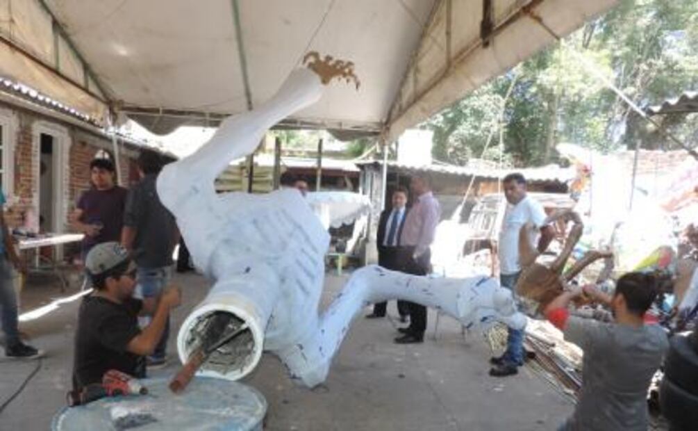 Alistan catrina de 9 metros para Día de Muertos en Tultepec