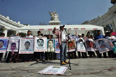 Padres de los 43 realizarán caravana de la CDMX a Matamoros
