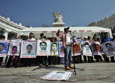 Padres de los 43 realizarán caravana de la CDMX a Matamoros