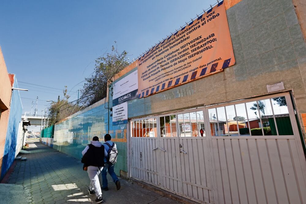 Se optó por colocar lonas para alertar sobre los robos. Foto: Jorge Alvarado | El Universal