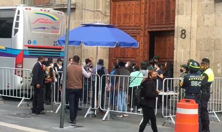 A casi 8 años de su desaparición, AMLO se reúne con familiares de los 43 normalistas de Ayotzinapa 