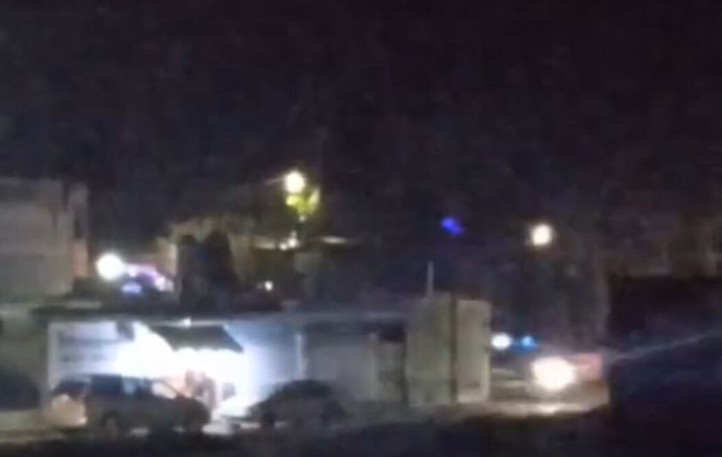 Vecinos grabaron el paso de los policías. FOTO: Especial/ EL UNIVERSAL/