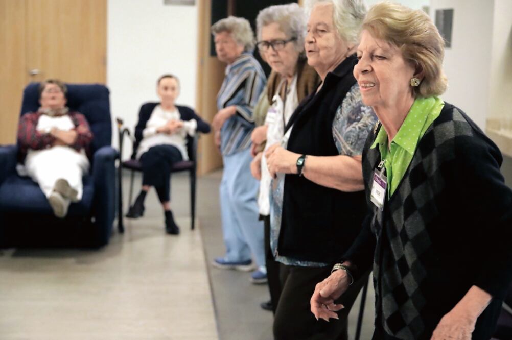 Según especialistas del Instituto Nacional de Geriatría, en la capital del país ocho de cada 10 personas mayores de 65 años padecen Alzheimer o algún tipo de demencia, enfermedad que impacta las finanzas de las familias de los pacientes (ALEJANDRA LEYVA)