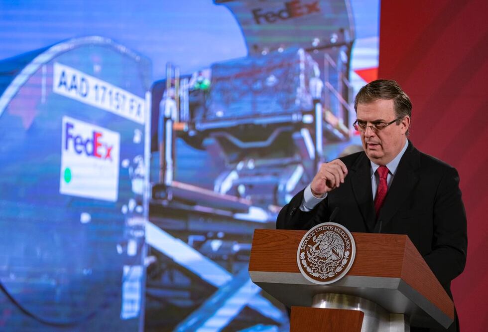 Agradece Ebrard a Trump por cargamento de ventiladores