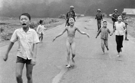 Facebook censura fotografía de "La niña del napalm"