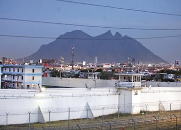 Registran disturbios en interior del penal de Topo Chico