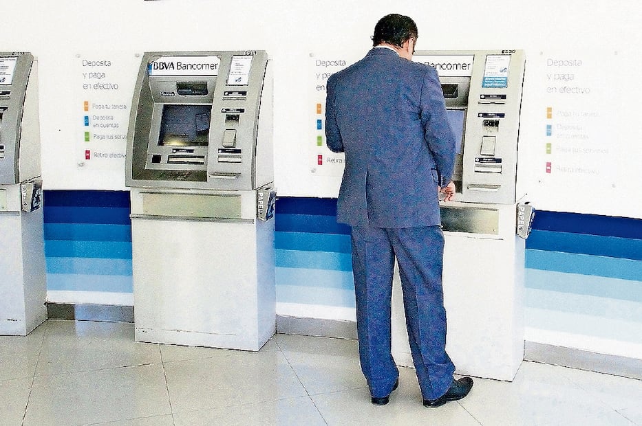 Horario de bancos por el Día del Trabajo. Archivo El Universal