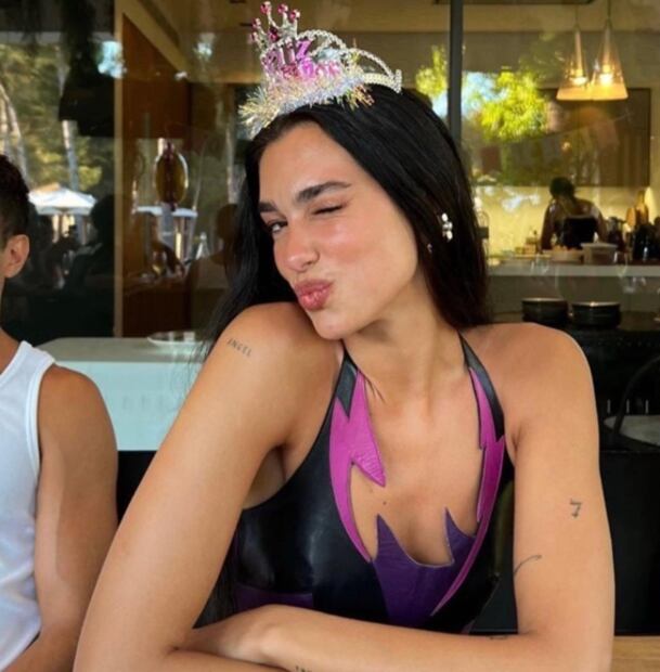 De fiesta y con sensual body: Dua Lipa compartió imágenes de su celebración de cumpleaños