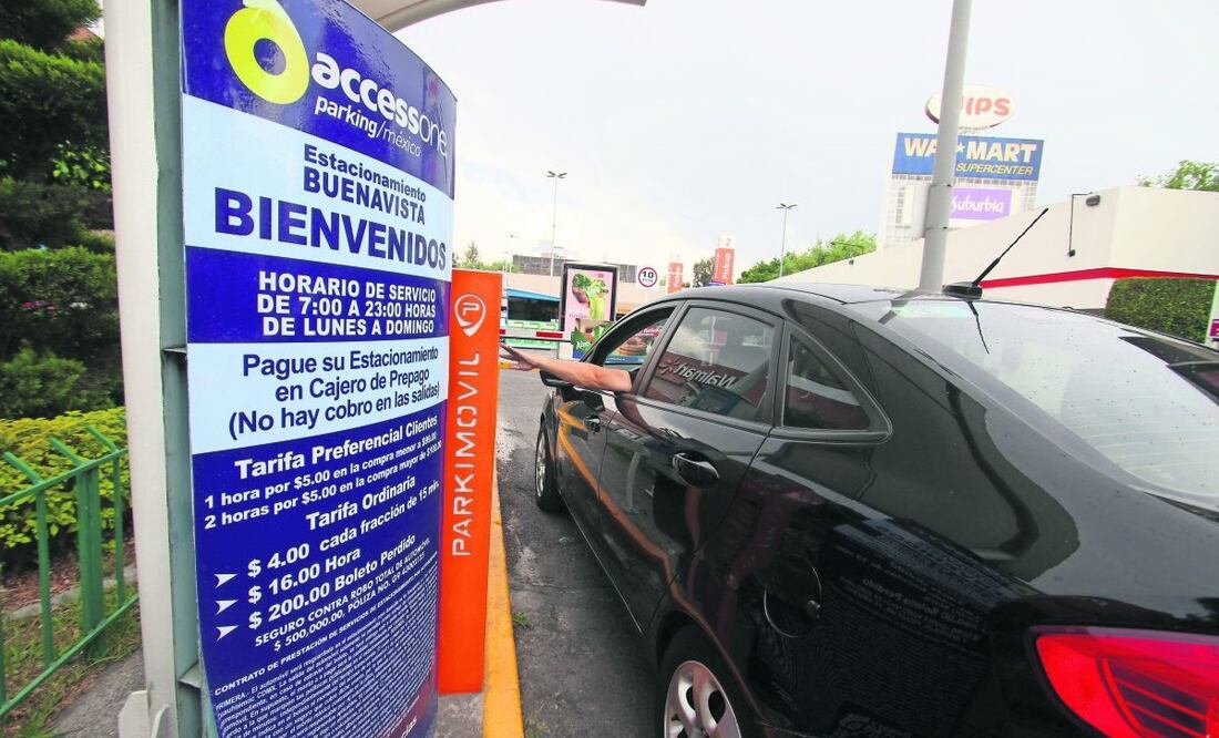 La tarifa promedio en los estacionamientos en la colonia Santa María la Ribera oscila en los 20 pesos las primeras dos horas; la tercera y subsecuentes son de 10 pesos, Foto: Carlos Mejía / EL UNIVERSAL
