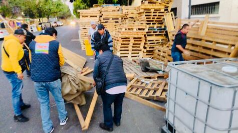 Limpian Calzada Coltongo en Azcapotzalco; retiran más de 7 mil tarimas del arroyo vehicular