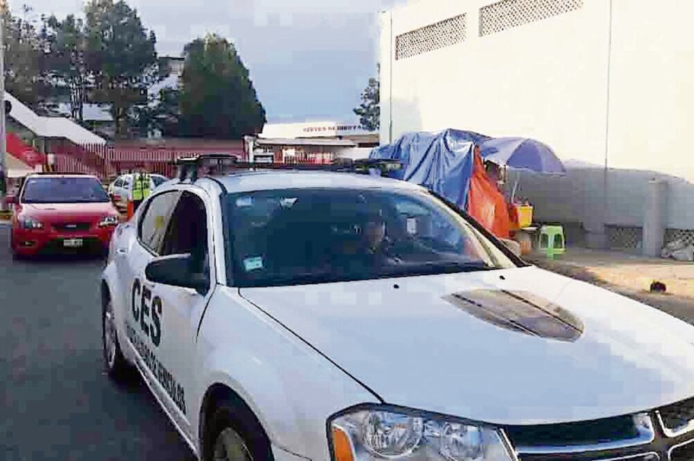 Luego de los presuntos secuestros se ha reforzado la seguridad en la zona. Policías mexiquenses realizan rondines por la UVM (REBECA JIMÉNEZ. EL UNIVERSAL)