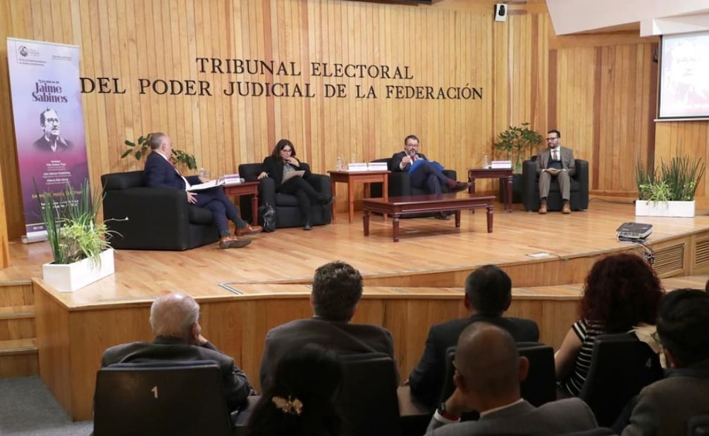 El magistrado presidente del TEPJF, Gilberto Bátiz, durante el homenaje por el centenario del natalicio del poeta chiapaneco Jaime Sabines (29/03/2026). Foto: Especial