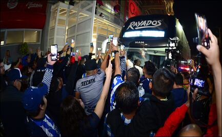 Aficionados de Rayados se quedan sin ingresar al estadio