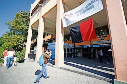 UAEM amaga con huelga por incumplimiento de aguinaldo