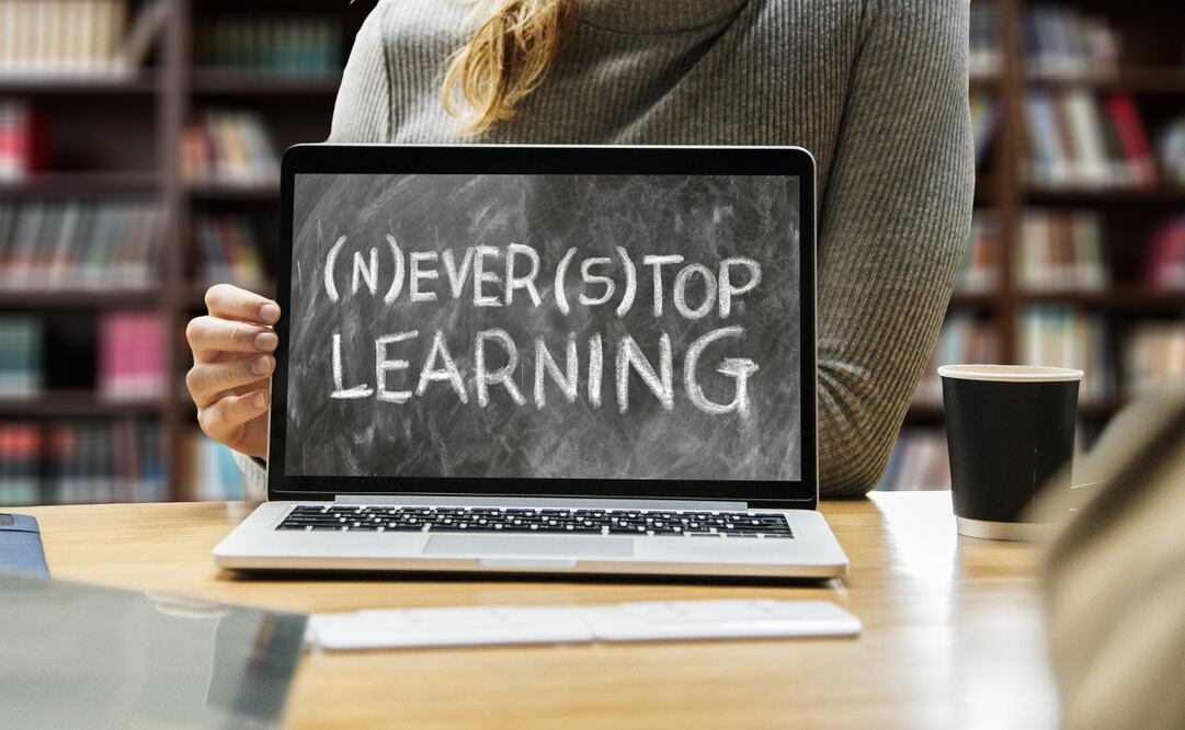 Profesores y estudiantes pueden mantenerse conectados y comprometidos gracias a la tecnología 