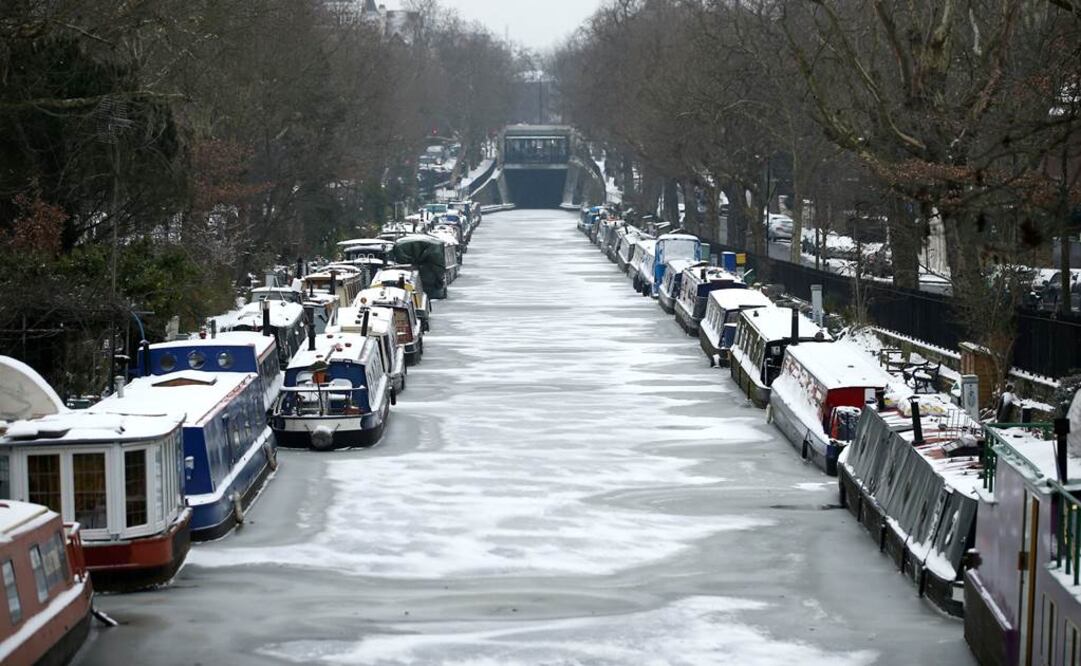 Las grandes nevadas, poco comunes en gran parte de Europa en esta época del año. Foto: Reuters