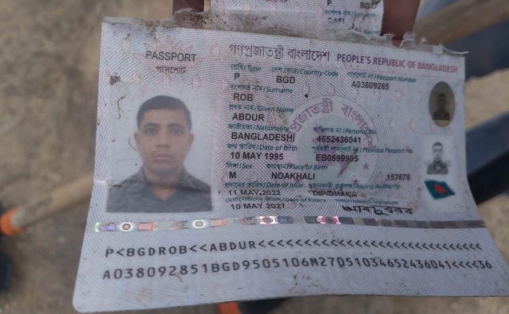 Colectivo localiza pasaportes de Bangladesh y Nepal en Sonora; pide ayuda para identificar a propietarios.
Foto: Especial.