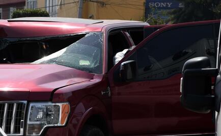 Balean a conductor, pierde el control del auto y atropella a una persona en la San Felipe