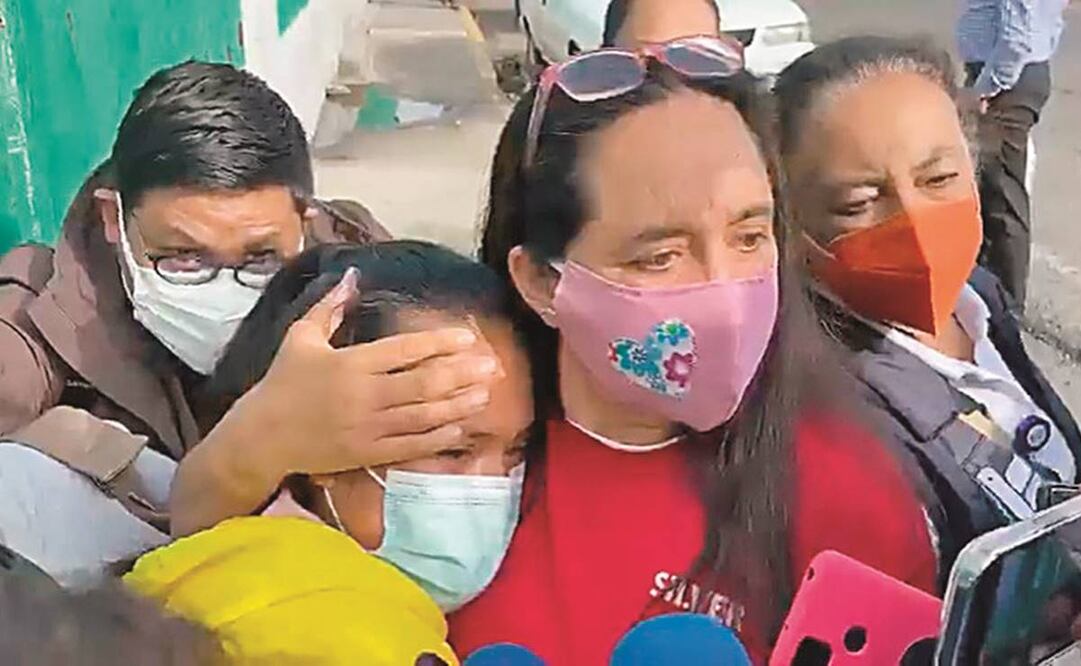Al salir del penal y acompañada de sus hijos, Alejandra aseguró que nunca perdió la fe. Foto: ESPECIAL