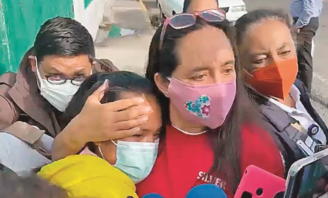 Al salir del penal y acompañada de sus hijos, Alejandra aseguró que nunca perdió la fe. Foto: ESPECIAL