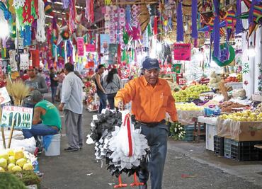 Capitalinos se surten para la cena navideña