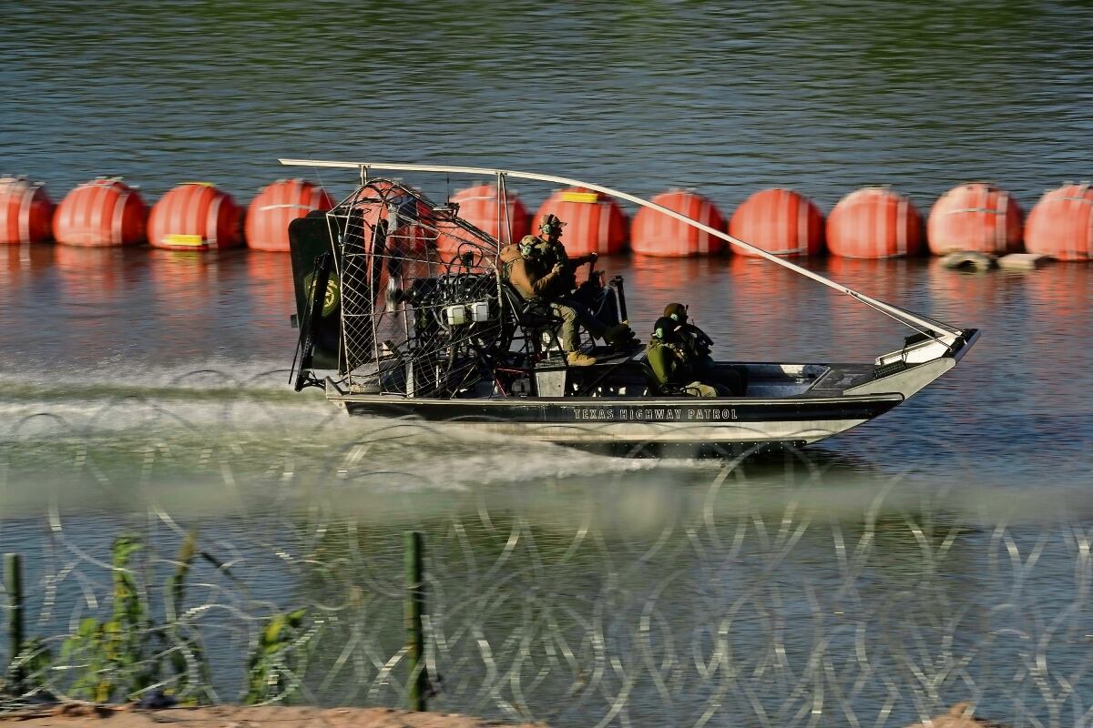 Boyas instaladas en el Río Grande, en la frontera sur de Estados Unidos. Foto: archivo