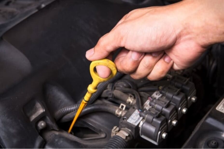 Qué le pasa a mi auto si se queda sin aceite