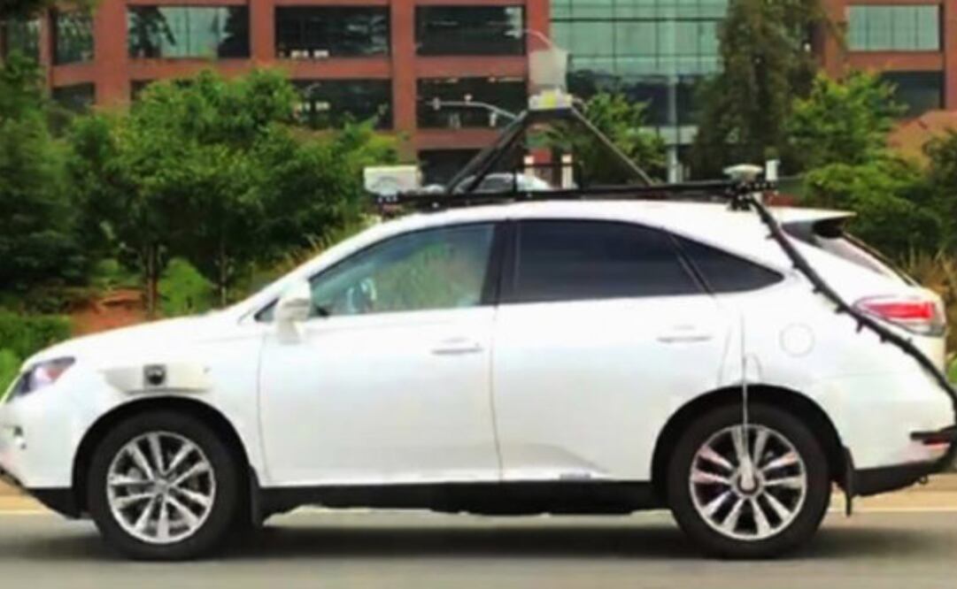 El vehículo, un Lexus RX450h, fue chocado por detrás por un auto conducido por una persona