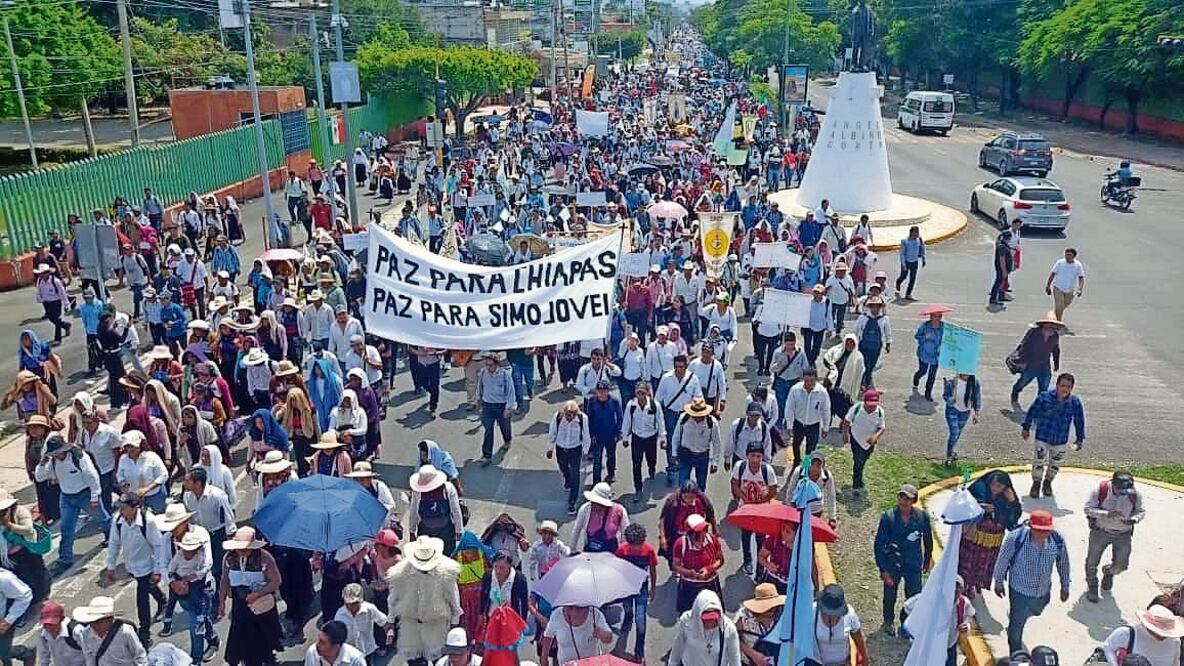 Cientos de católicos se sumaron a la peregrinación por la paz, que se realizó en Tapachula, Tuxtla Gutiérrez (foto) y San Cristóbal de las Casas. Foto Especial