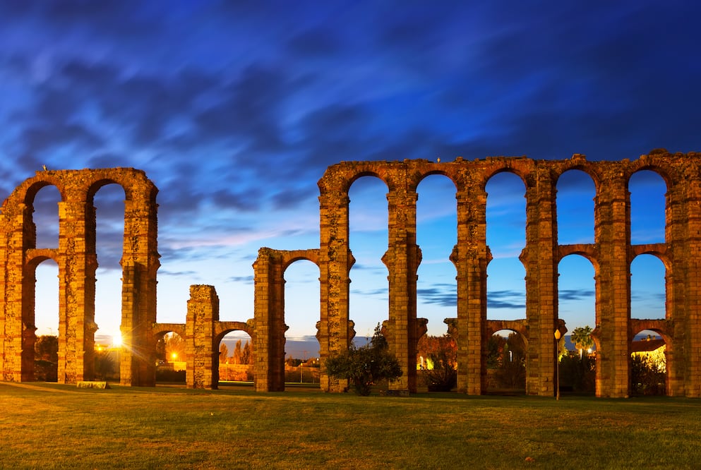 Acueducto de los Milagros, de origen romano, en Mérida. (Foto: iStock)