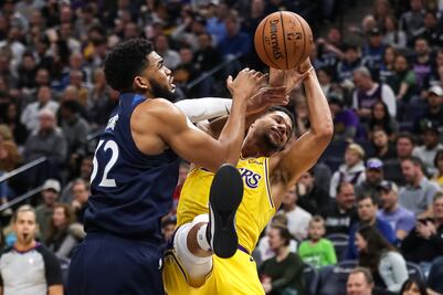 Sin LeBron James, Lakers vuelve a caer