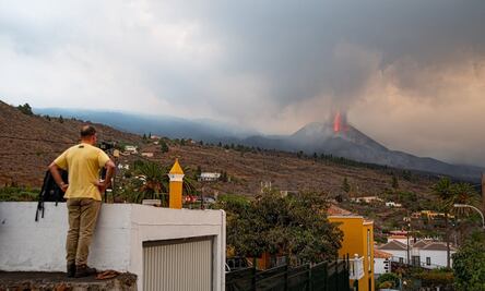 Los ríos de lava del volcán La Palma, atraen a miles de turistas