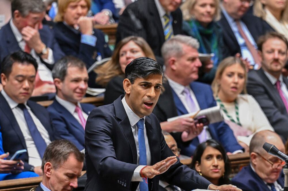 El primer ministro británico, Rishi Sunak, en la Cámara de los Comunes, Londres. Foto: AP