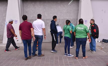 Aficionados se quedan afuera del estadio León