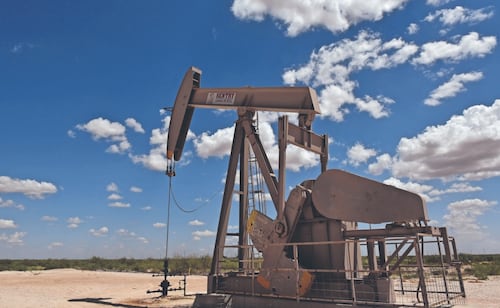 El petróleo de EU cae 3.2% y el barril llega a 102 dólares