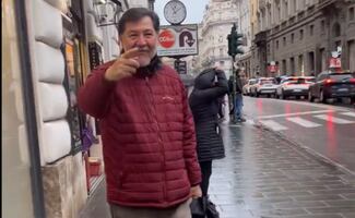 VIDEO Captan a Noroña de compras en Roma; le gritan corrupto y responde con manotazo