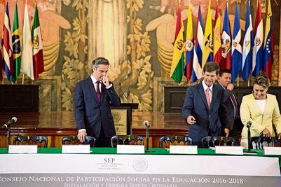 Repudia Nuño Mayer vejaciones contra docentes