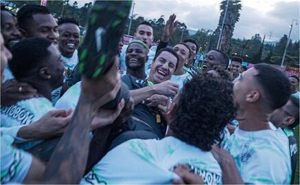 Afición del Atlético Nacional se rinde ante Efraín Juárez; le componen canción “al mexicano”