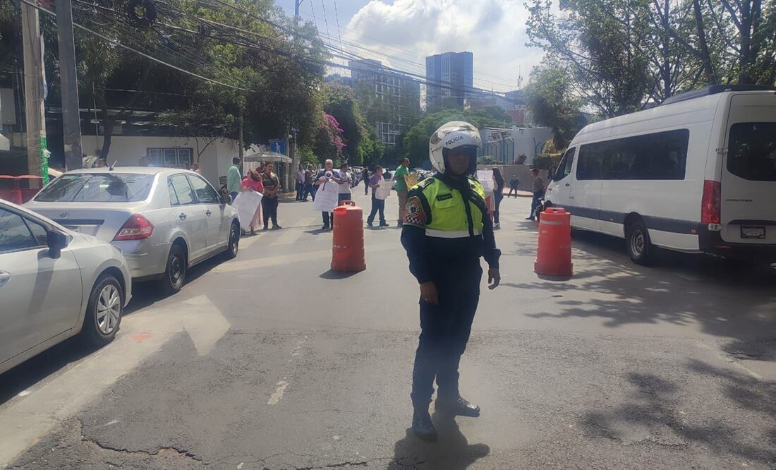 Vecinos de Guadalupe Inn bloquean calles en protesta contra parquímetros en la alcaldía Álvaro Obregón. Foto: Juan Carlos Williams