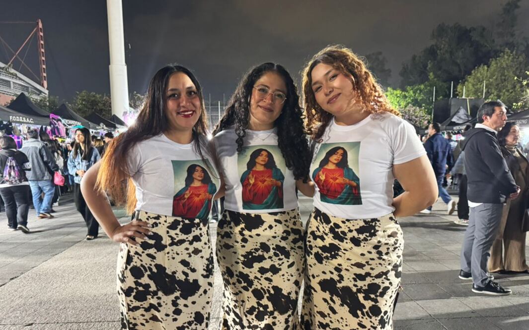 Fans de Dua Lipa, a poco de que comience el concierto de la cantante en el Estadio GNP Seguros.
Foto: César González / EL UNIVERSAL