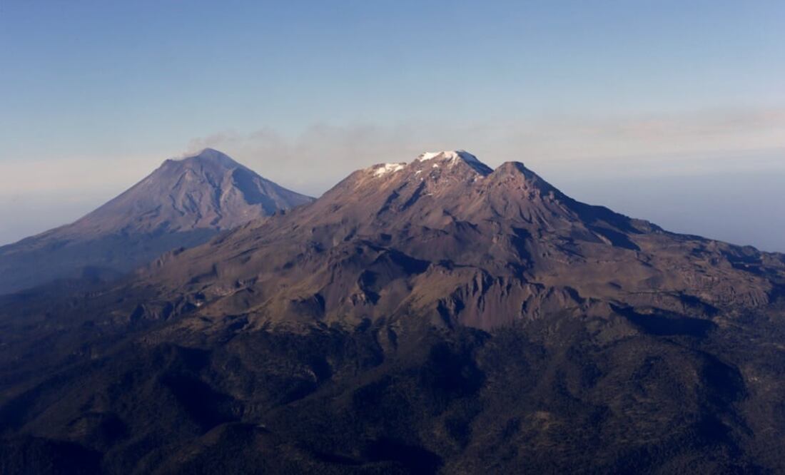 El Popocatépetl y el Iztaccíhuatl se encuentran entre los volcanes más altos de México / Foto: Archivo El Universal