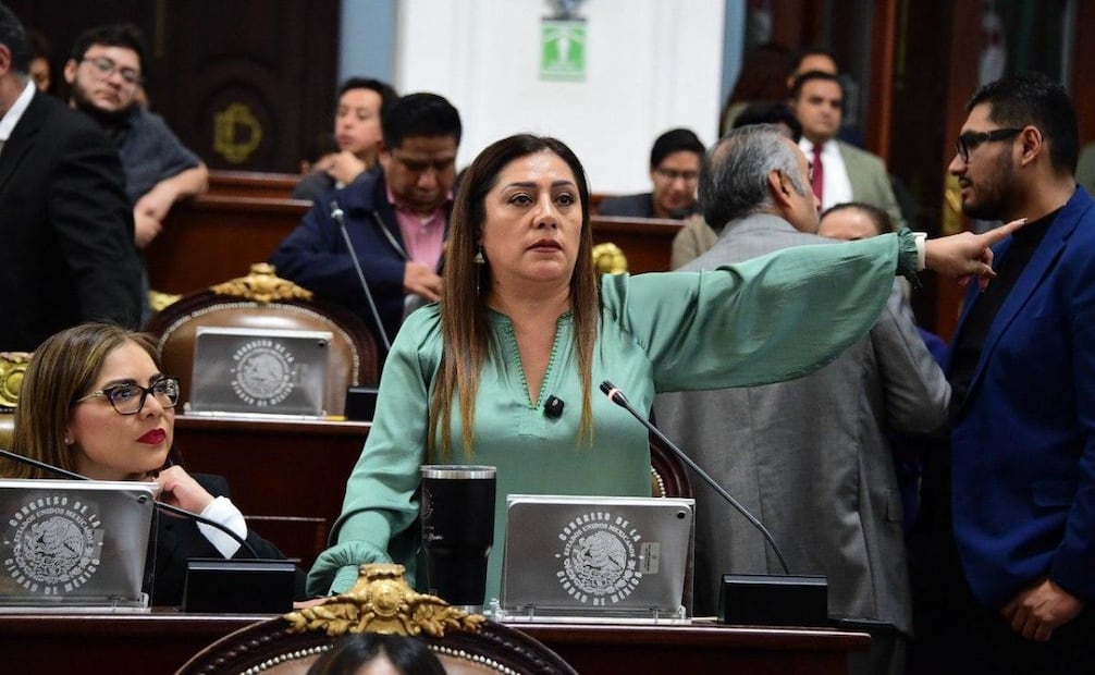 Cambios de diputados del PVEM a Morena confirman sobrerrepresentación, dice el PRIAN; Morena defiende el salto.
Foto: Especial.