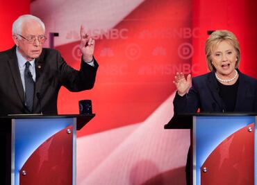 Clinton y Sanders chocan de nuevo por Obamacare