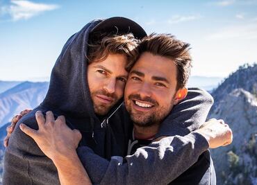 Jonathan Bennett de "Mean Girls" se compromete con su novio