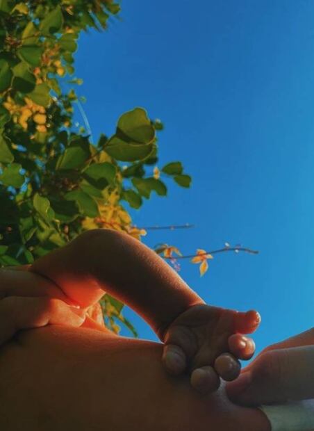 Mau Montaner y Sara Escobar se convierten en padres ¡Índigo tiene primito!