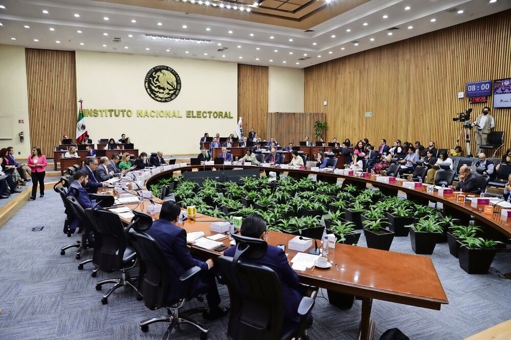 Toman protesta a encargada de despacho de secretaria ejecutiva del INE