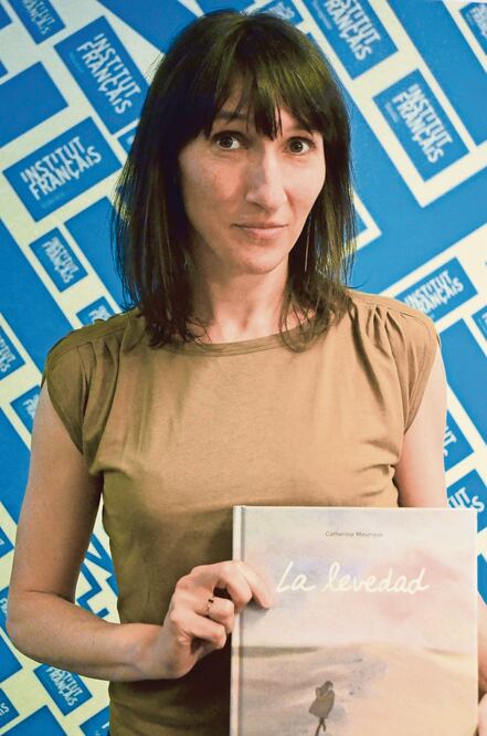 En La levedad, Meurisse retrató los días tras el atentado, el acoso de la prensa, las visitas a los heridos, el sentimiento de culpa, y su vuelta al trabajo (JUAN CARLOS ROJAS. EL UNIVERSAL)