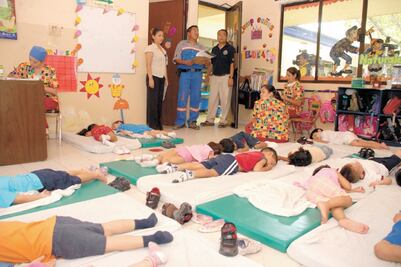 Padres ganan dos amparos; sigue plan de estancias 