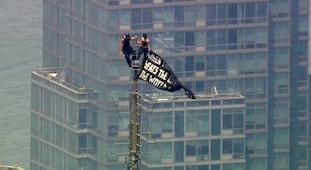 Subieron a la cima del Empire State… y todo terminó con una propuesta de matrimonio y un arresto. VIRAL